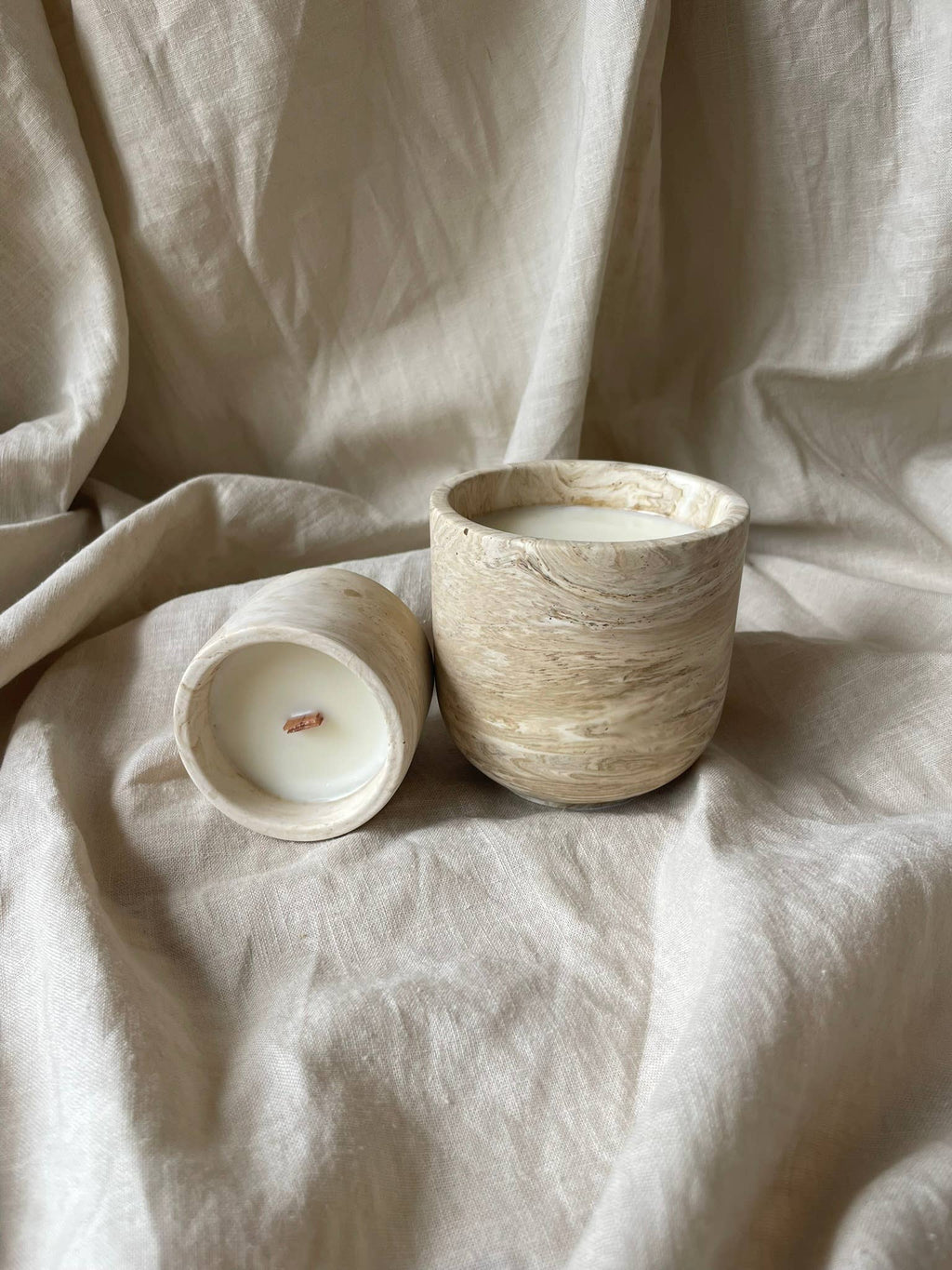 Bougie parfumée 'santal' en cire de soja: Grand (240g) - senteur parfumée Kefi Concept Store