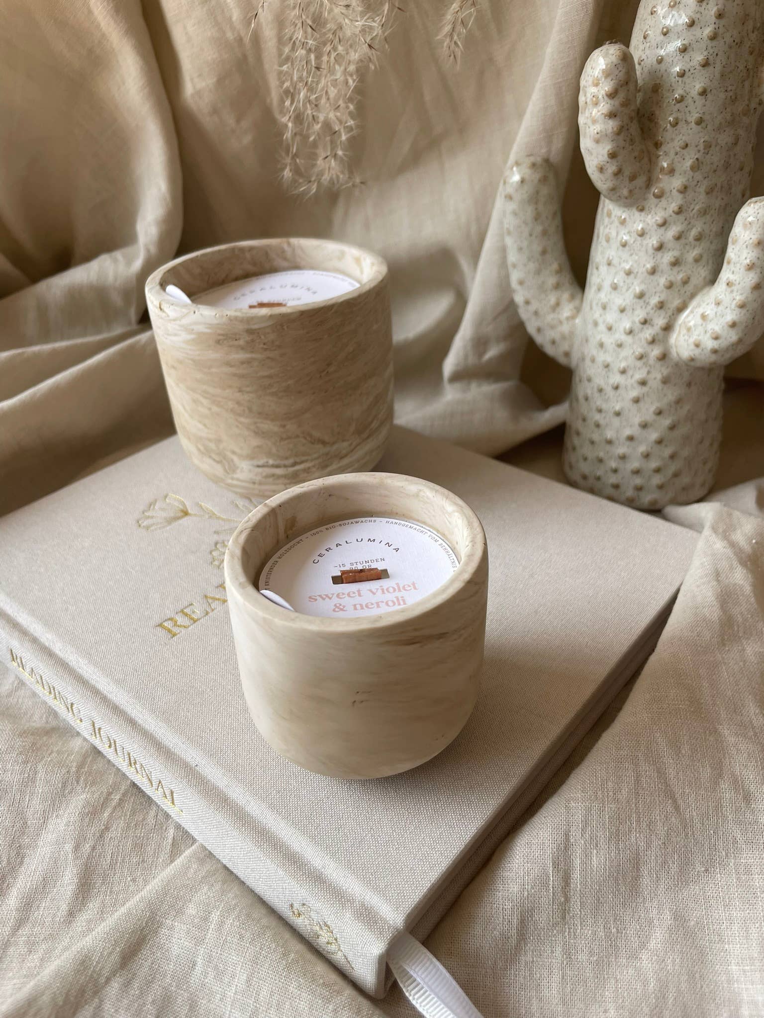 Bougie parfumée 'violette douce & néroli' en cire de soja: Grand (240g) - senteur parfumée Kefi Concept Store
