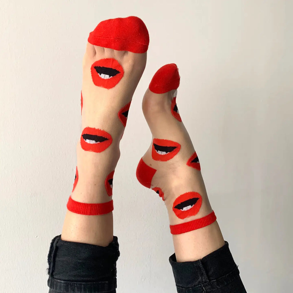 Chaussettes femme fantaisie avec des bouches rouges