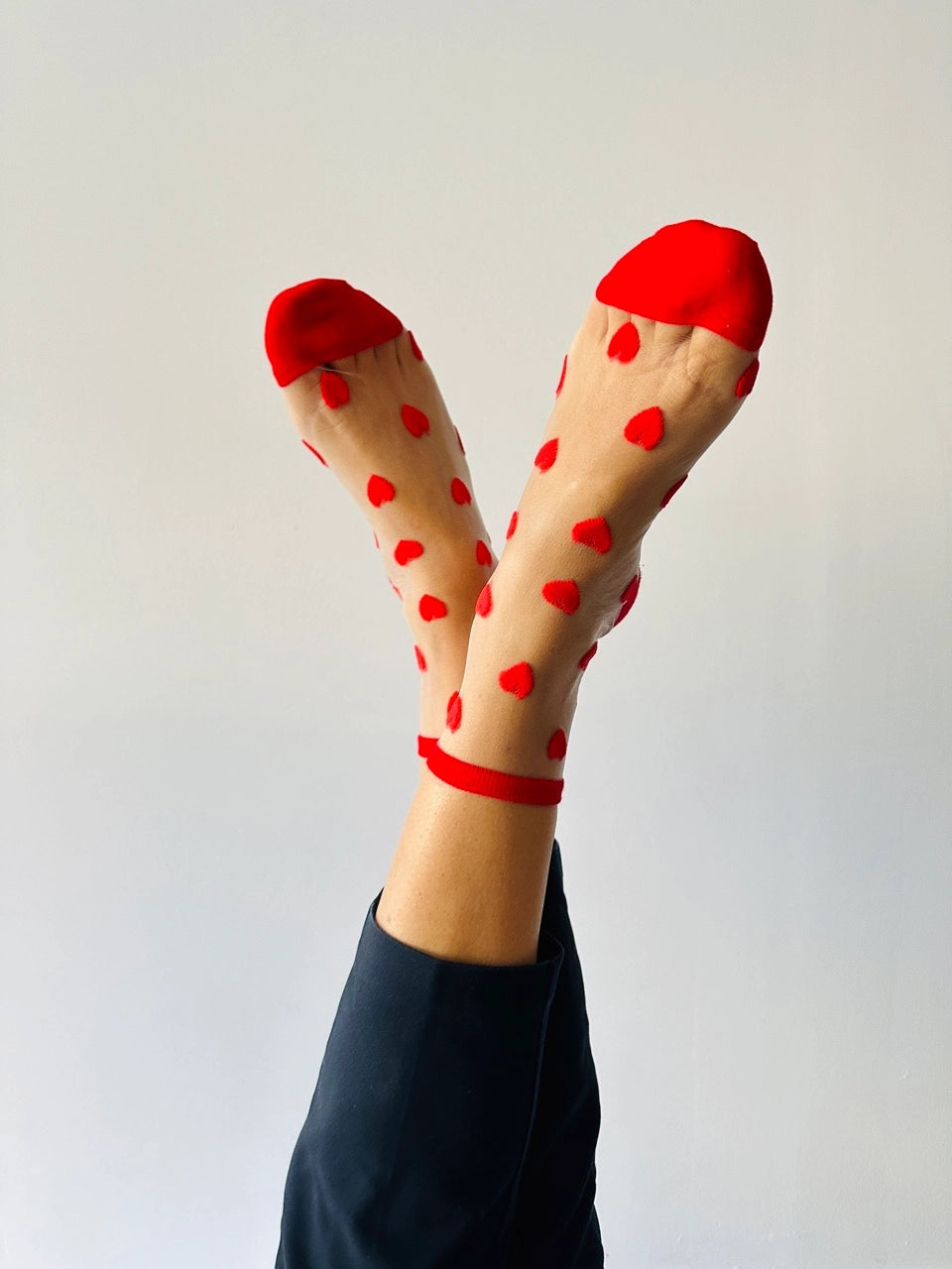 Laure chaussettes avec des coeurs rouge