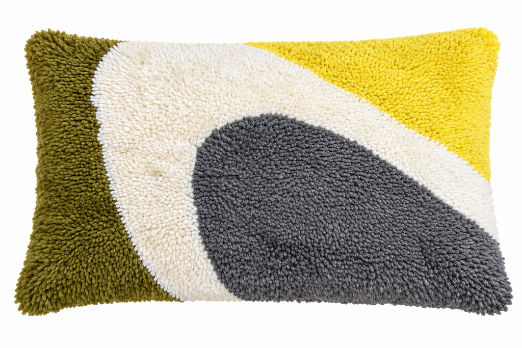 Coussin artisanal en laine – Motif graphique multicolore – 62 × 40 cm