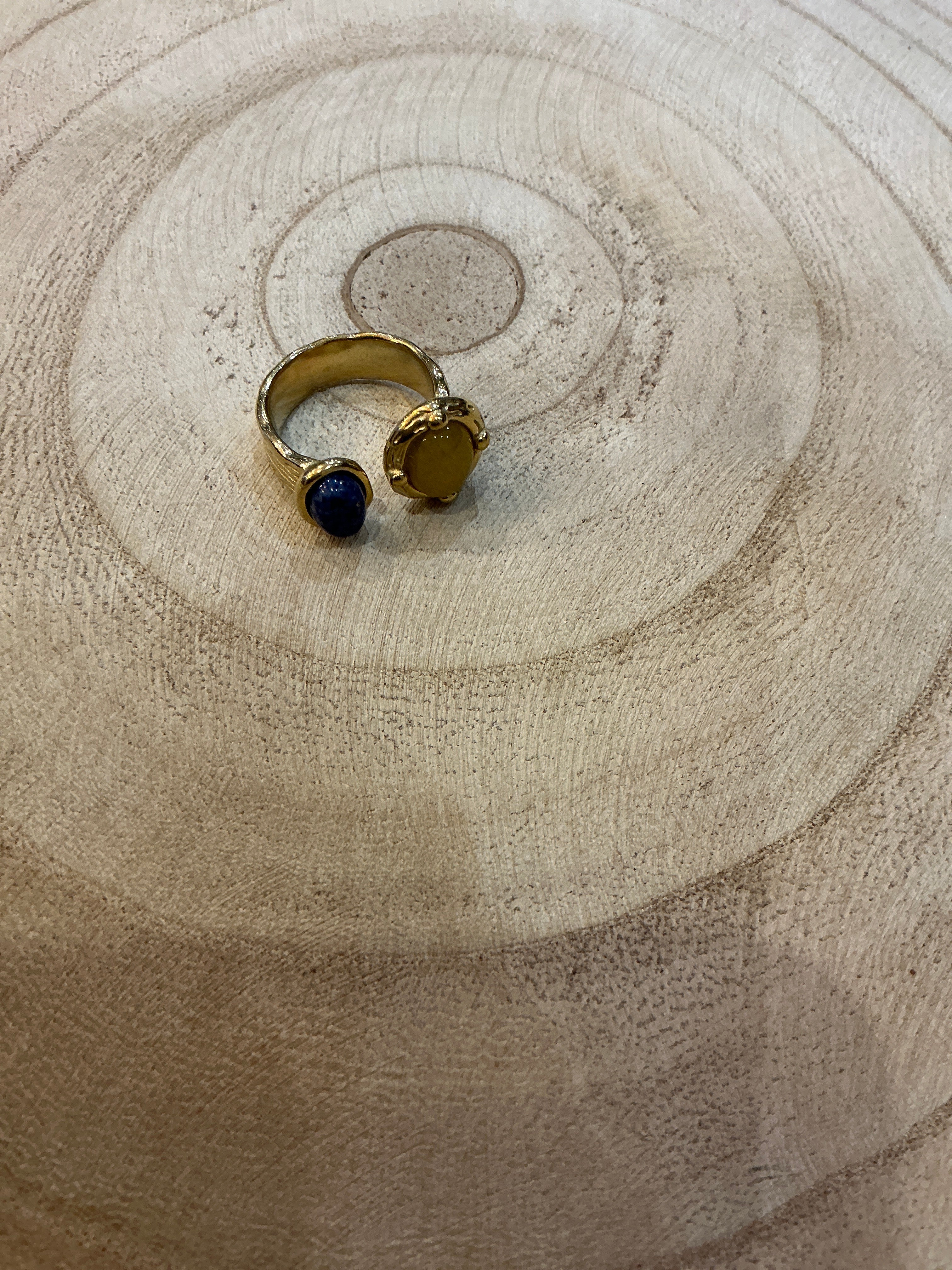 Bague dorée pierre jaune et bleu