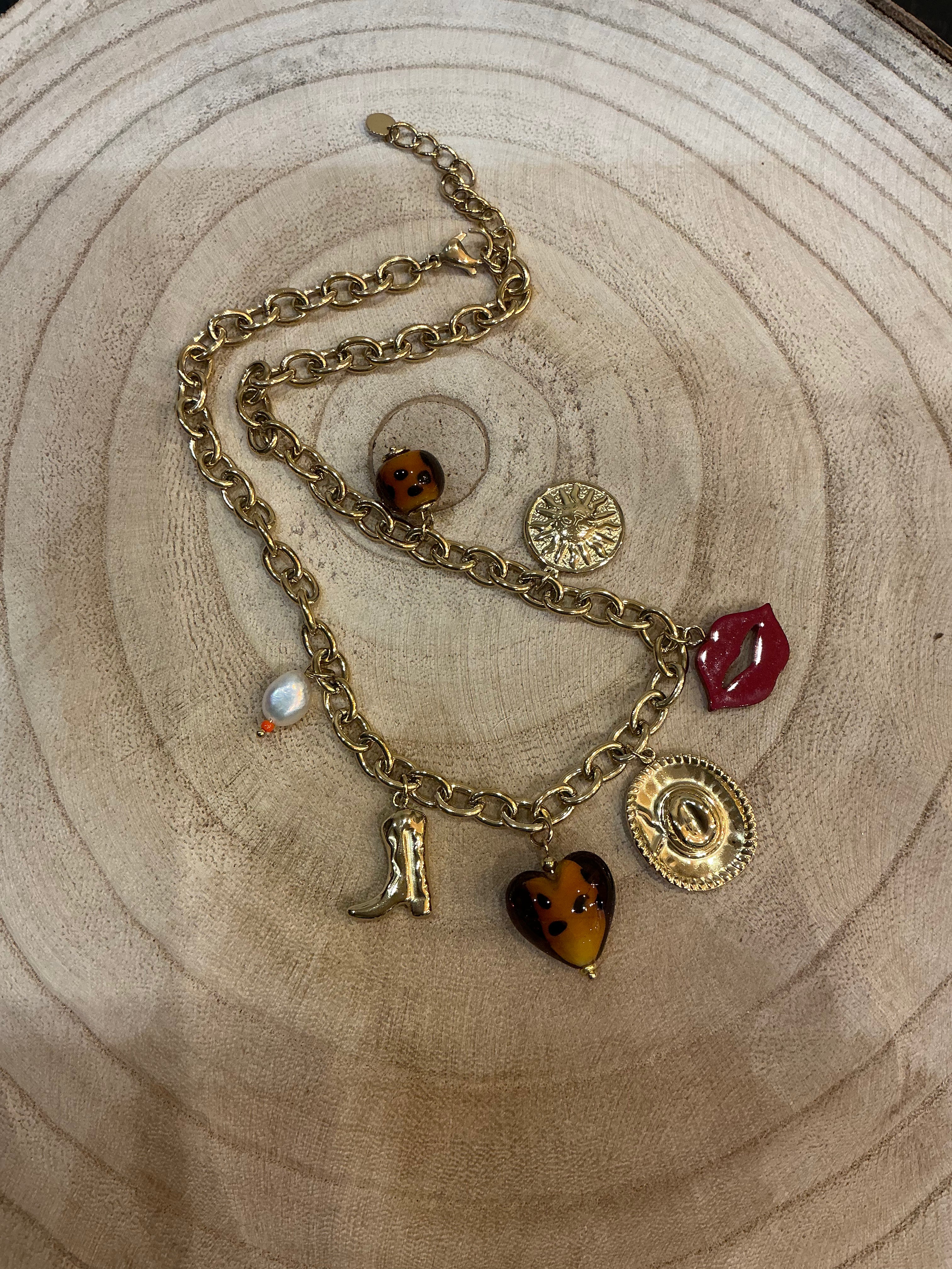 collier breloques perles