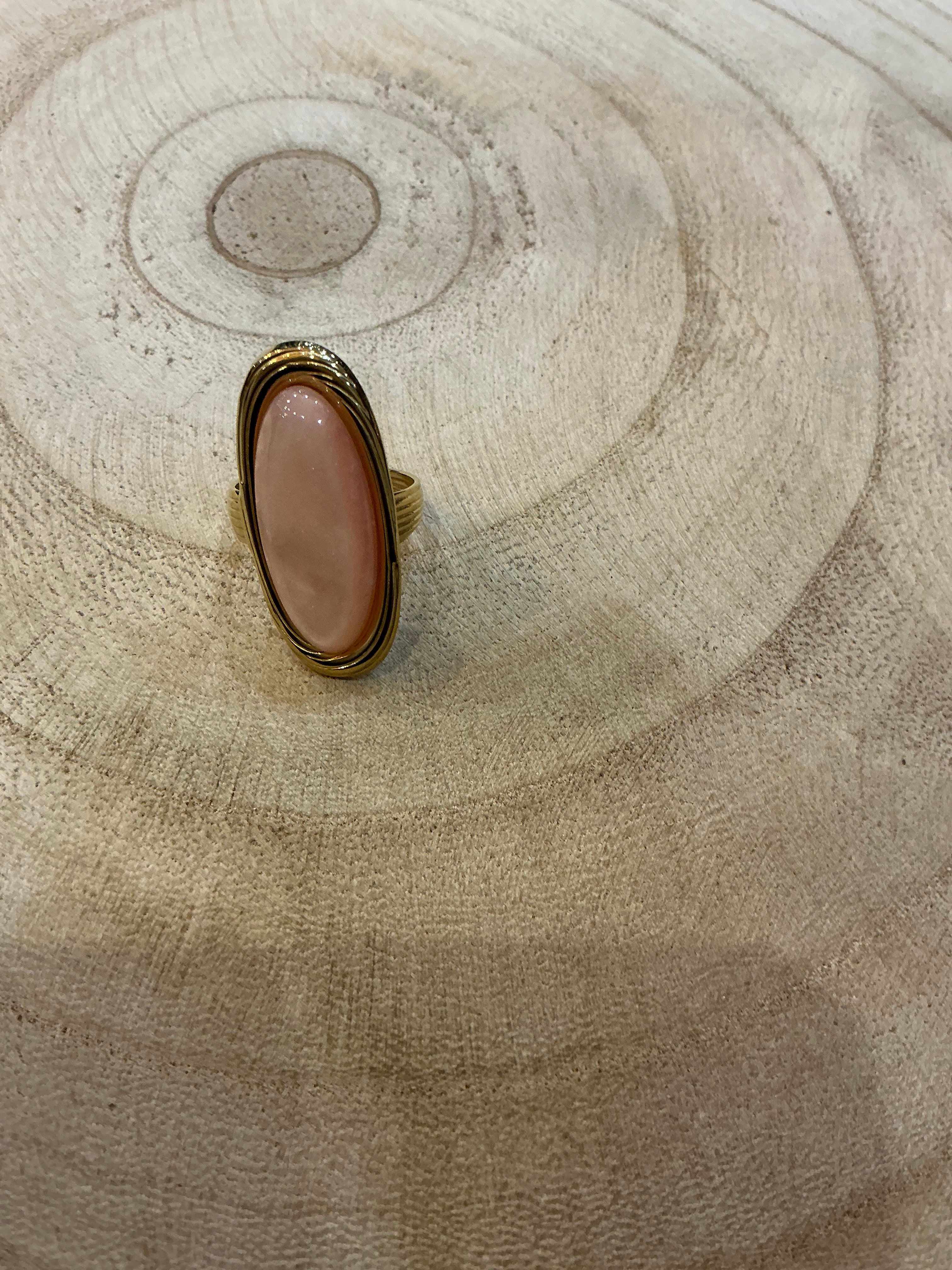 Bague dorée ovale rose nacré - bijou femme Kefi Concept Store