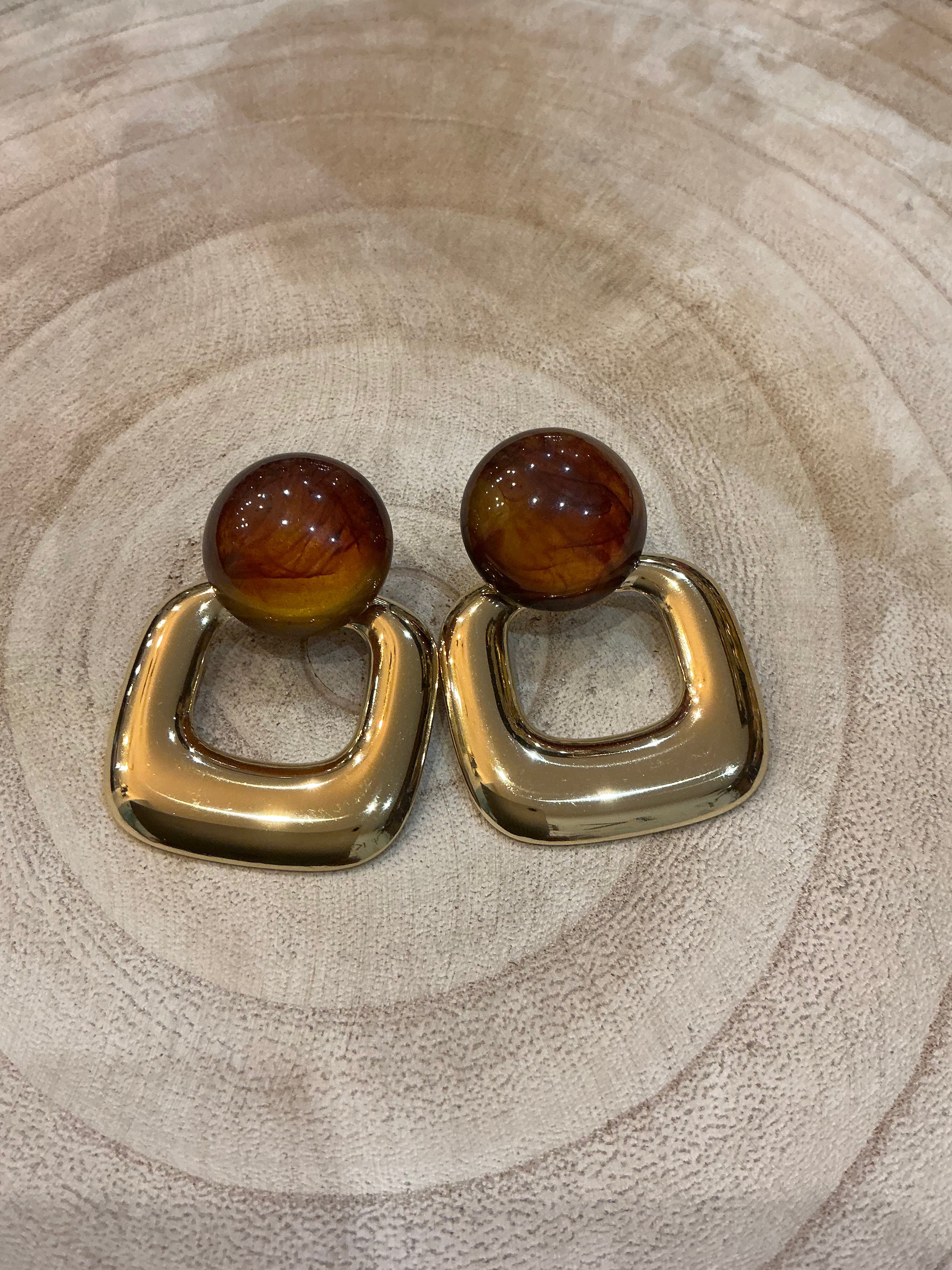 BO dorées fantaisie carré et pierre camel