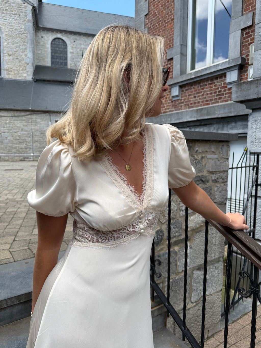Robe Victoria