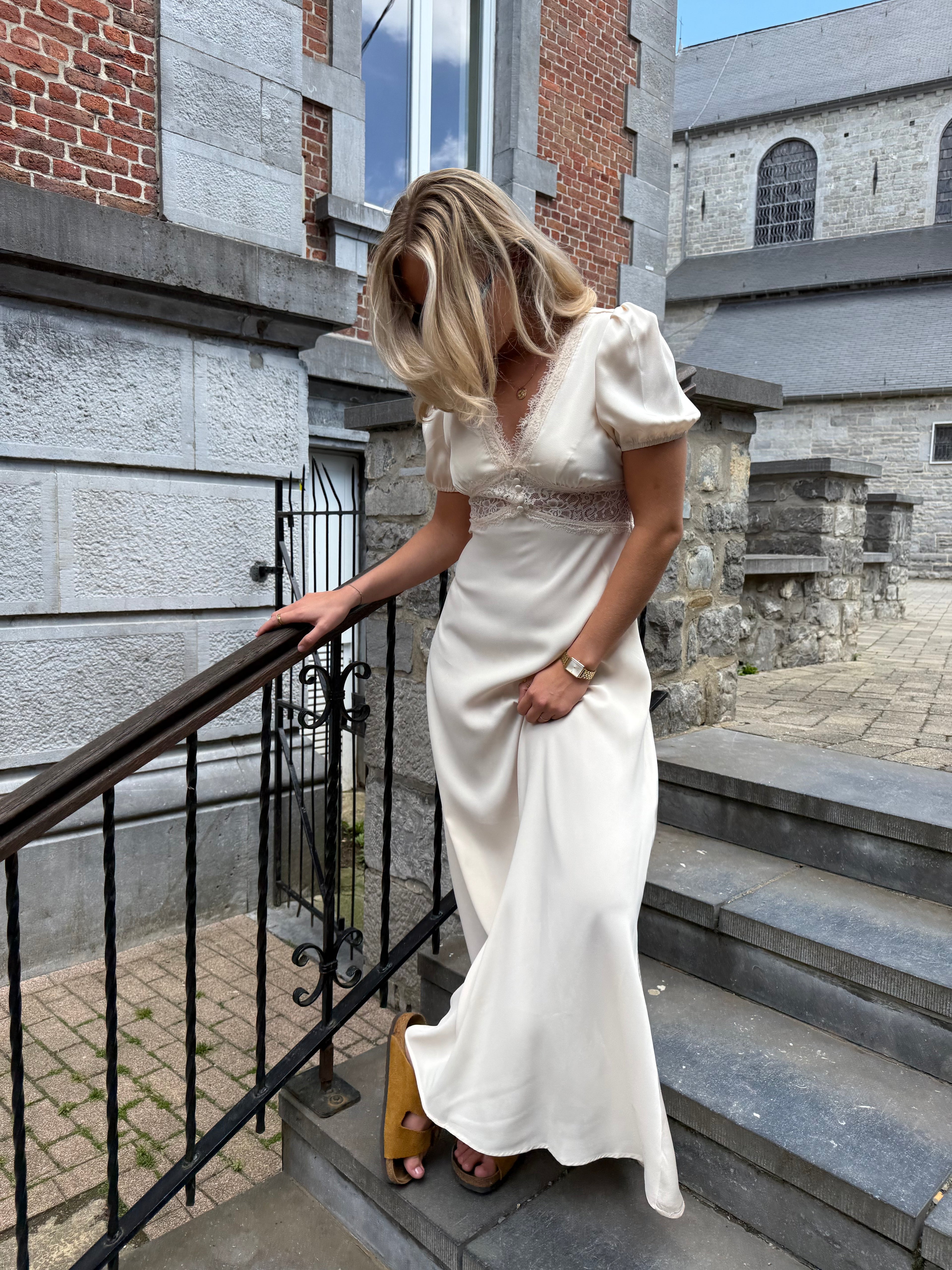 Robe Victoria