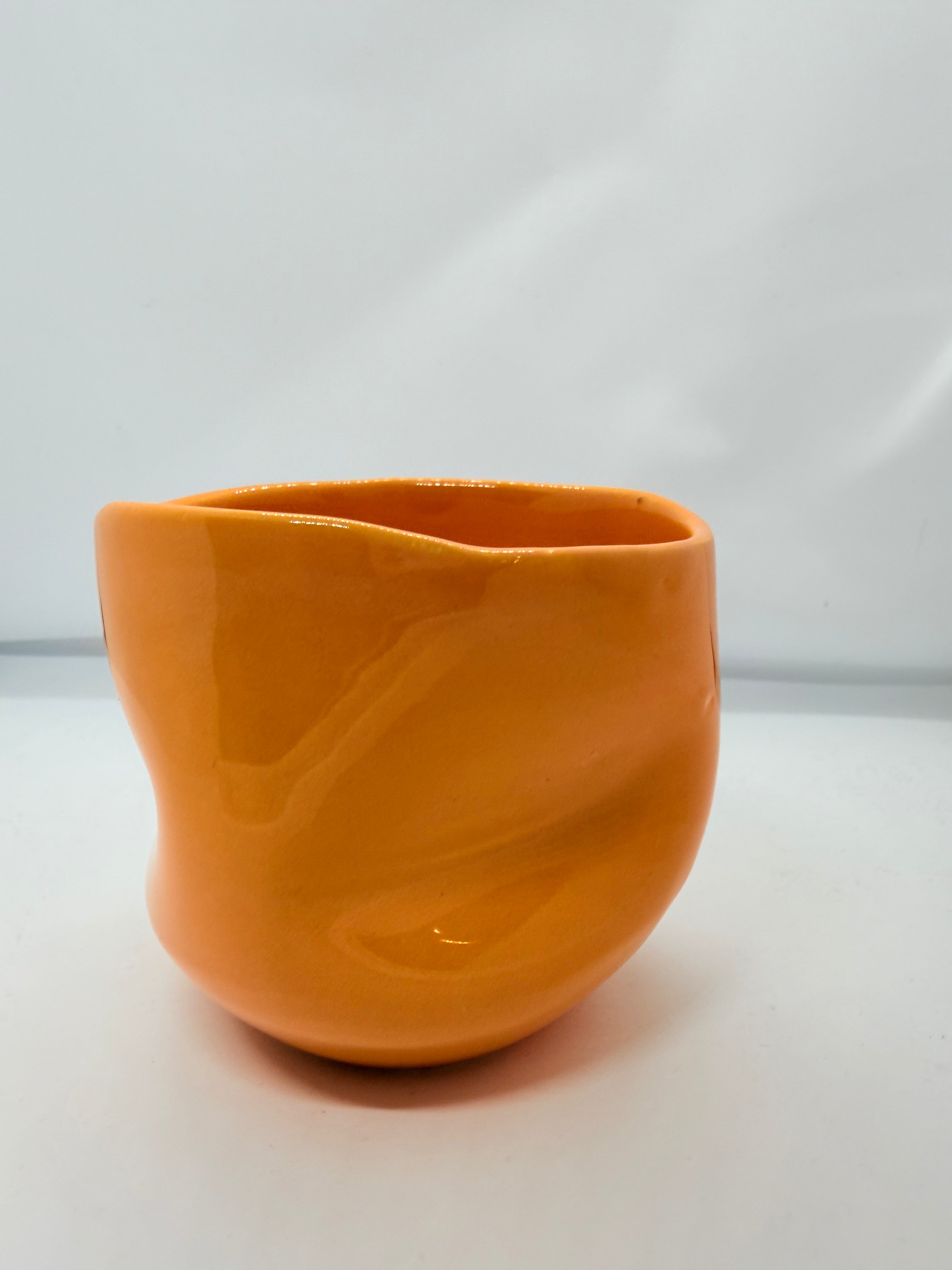 Tasse dune ( déformée) orange