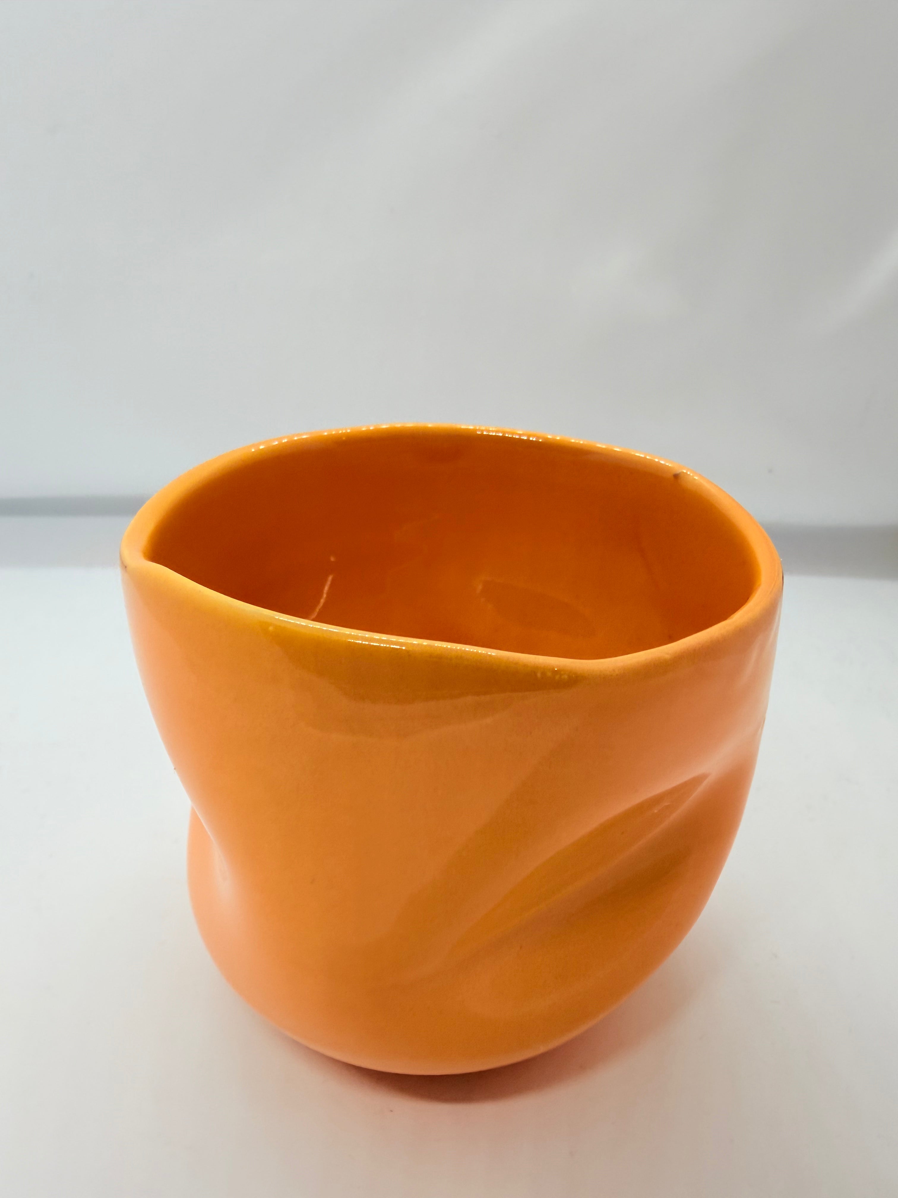 Tasse dune ( déformée) orange