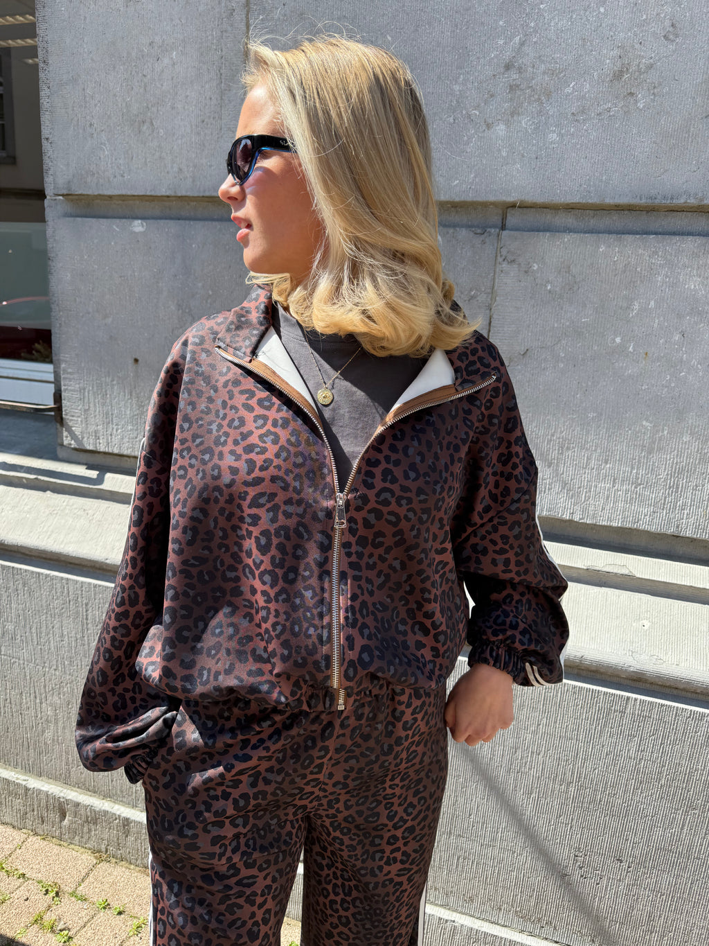 Charly Leopard, gilet à bande choco - mode femme Kefi Concept Store