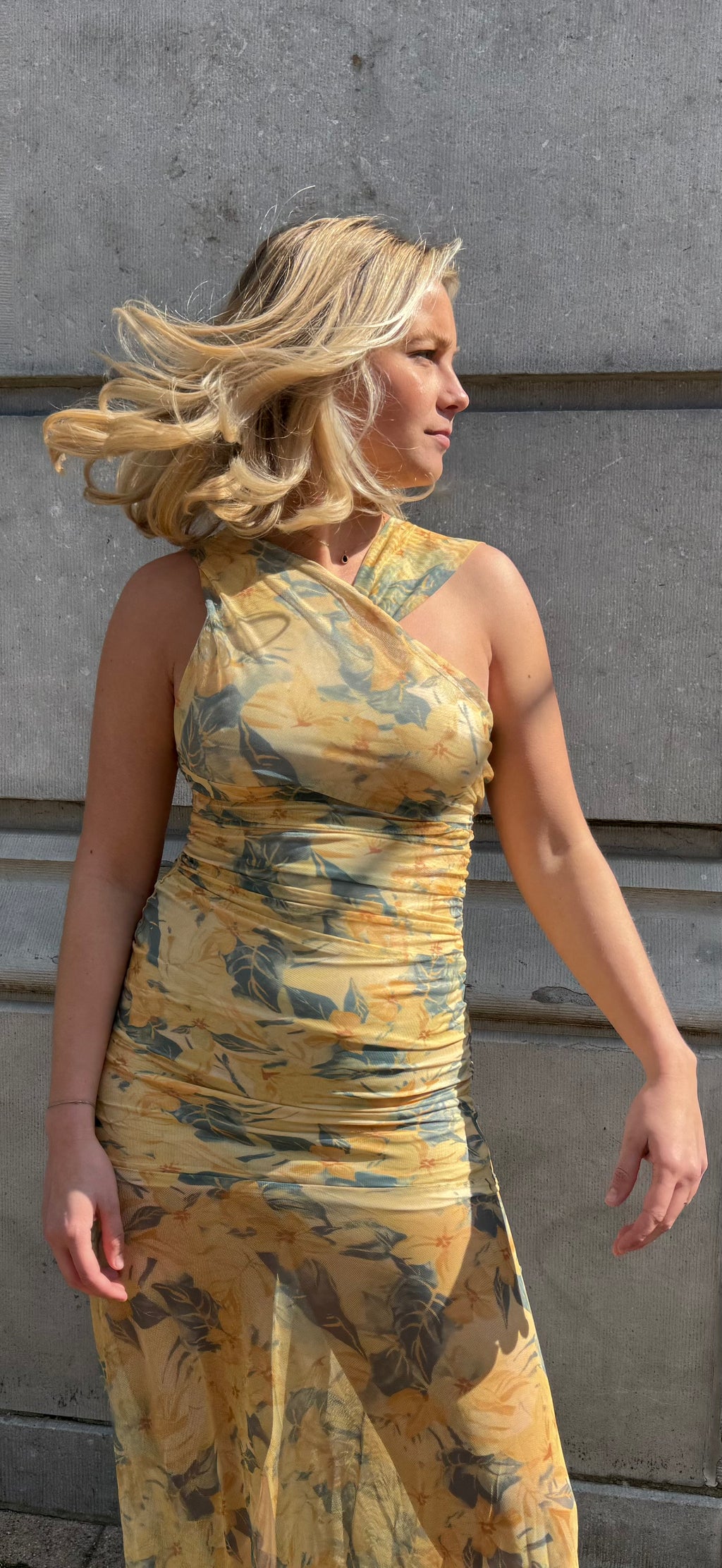 Robe Luma asymétrique drapée fleurie - mode femme Kefi Concept Store