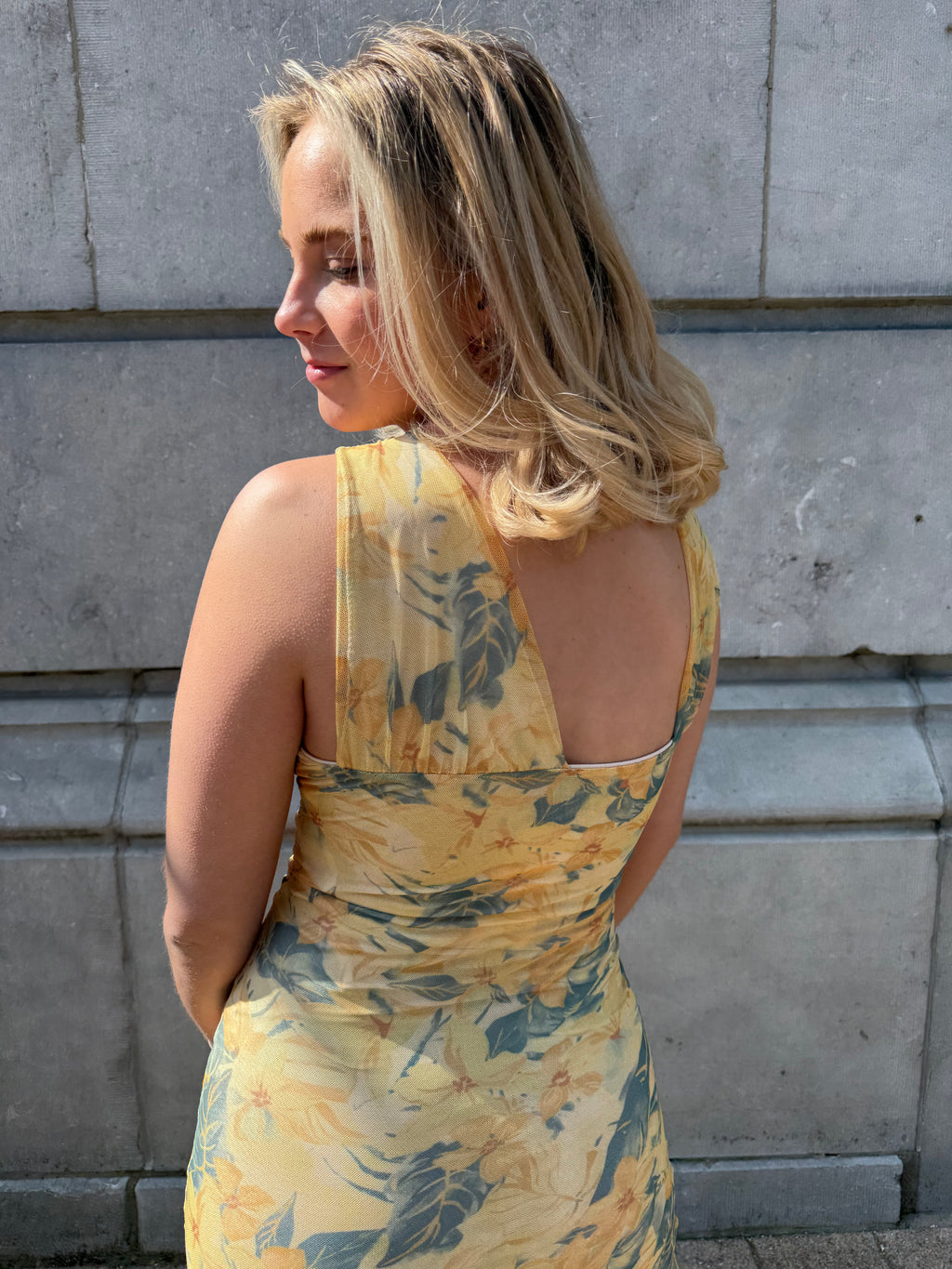 Robe Luma asymétrique drapée fleurie - mode femme Kefi Concept Store