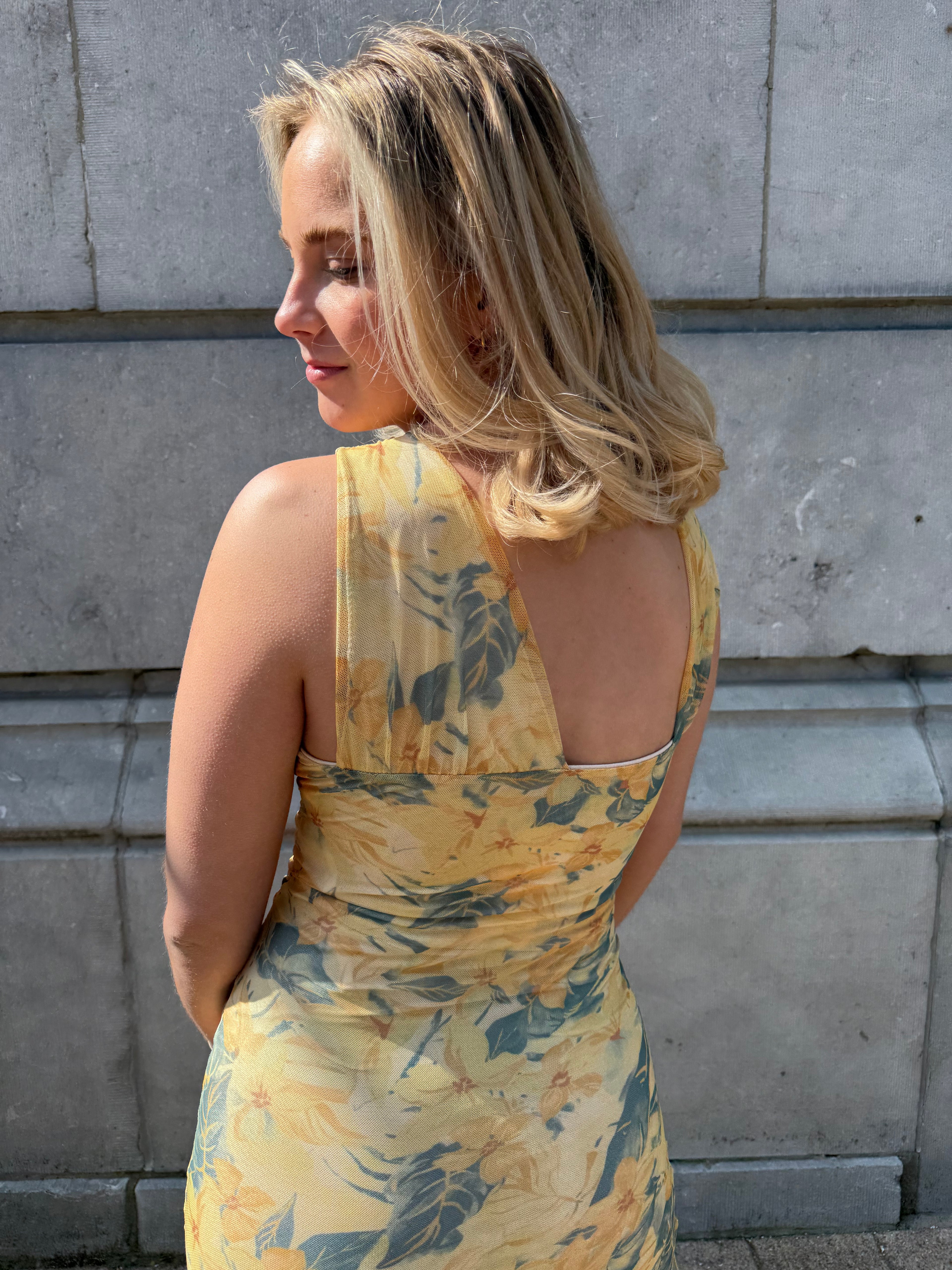 Robe Luma asymétrique drapée fleurie - mode femme Kefi Concept Store