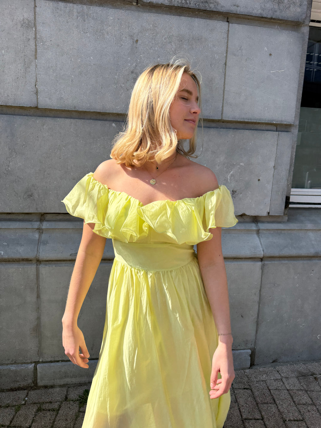 Robe Diva en jaune  - épaules dénudées