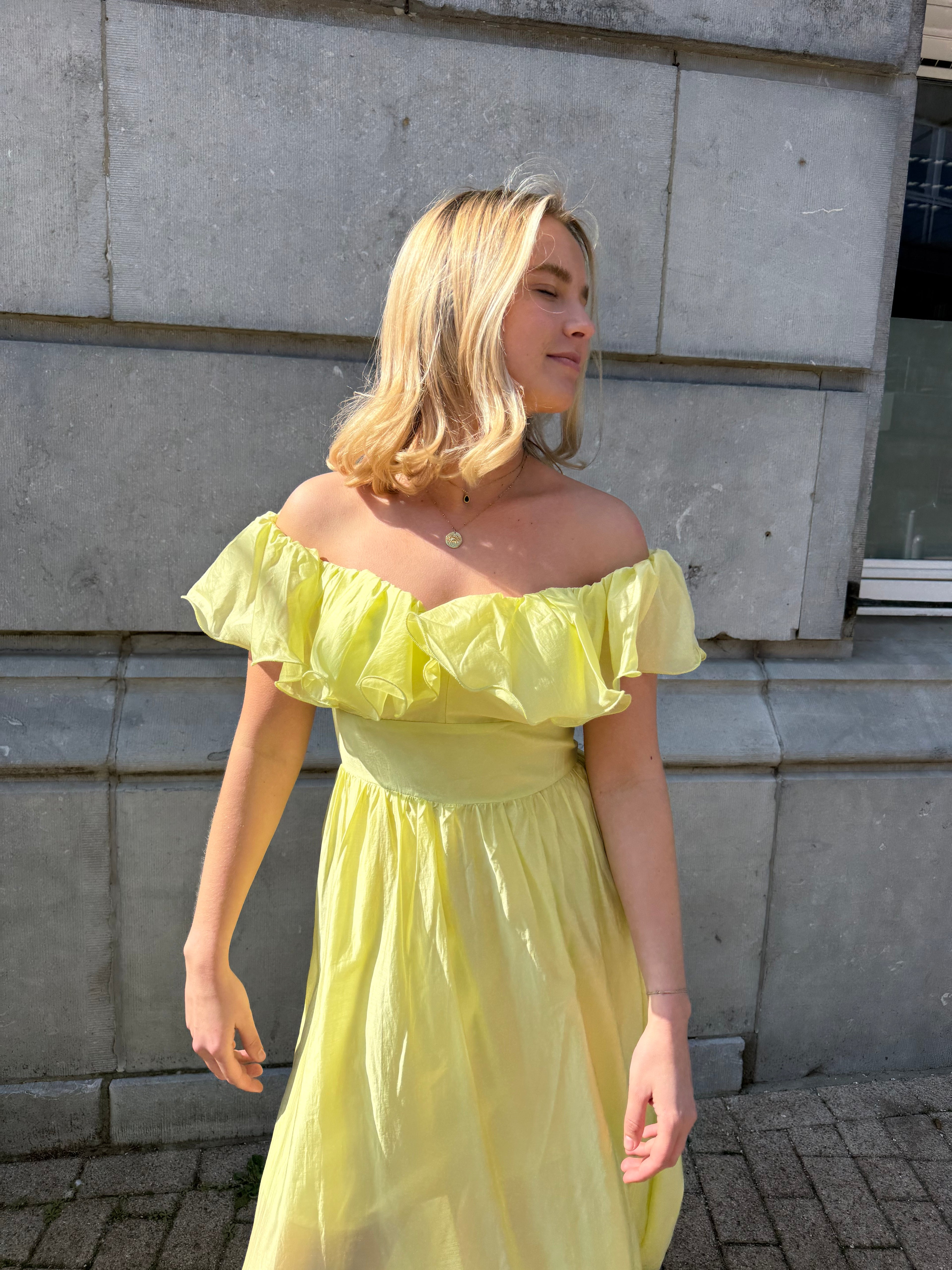 Robe Diva en jaune  - épaules dénudées