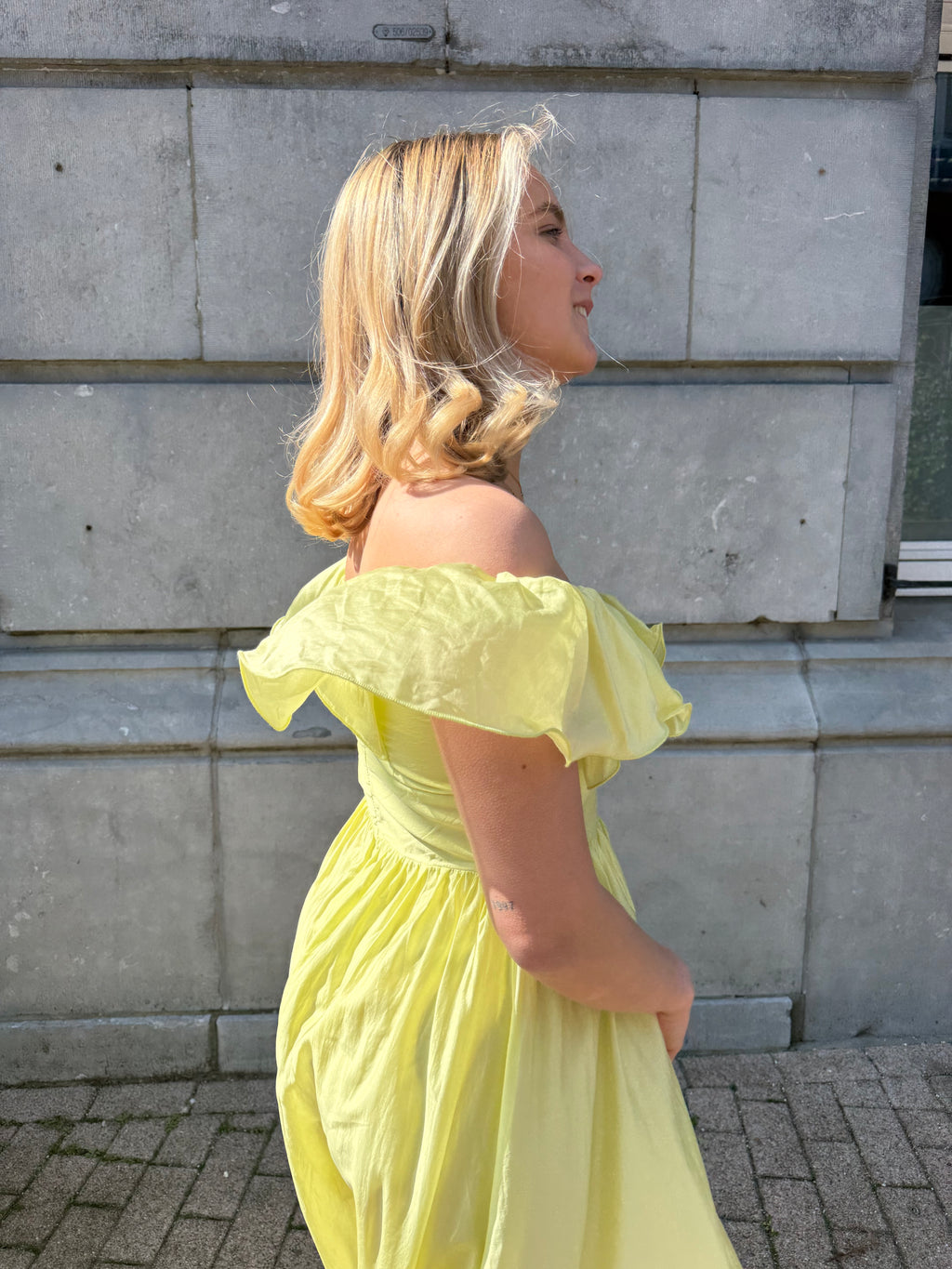 Robe Diva en jaune  - épaules dénudées