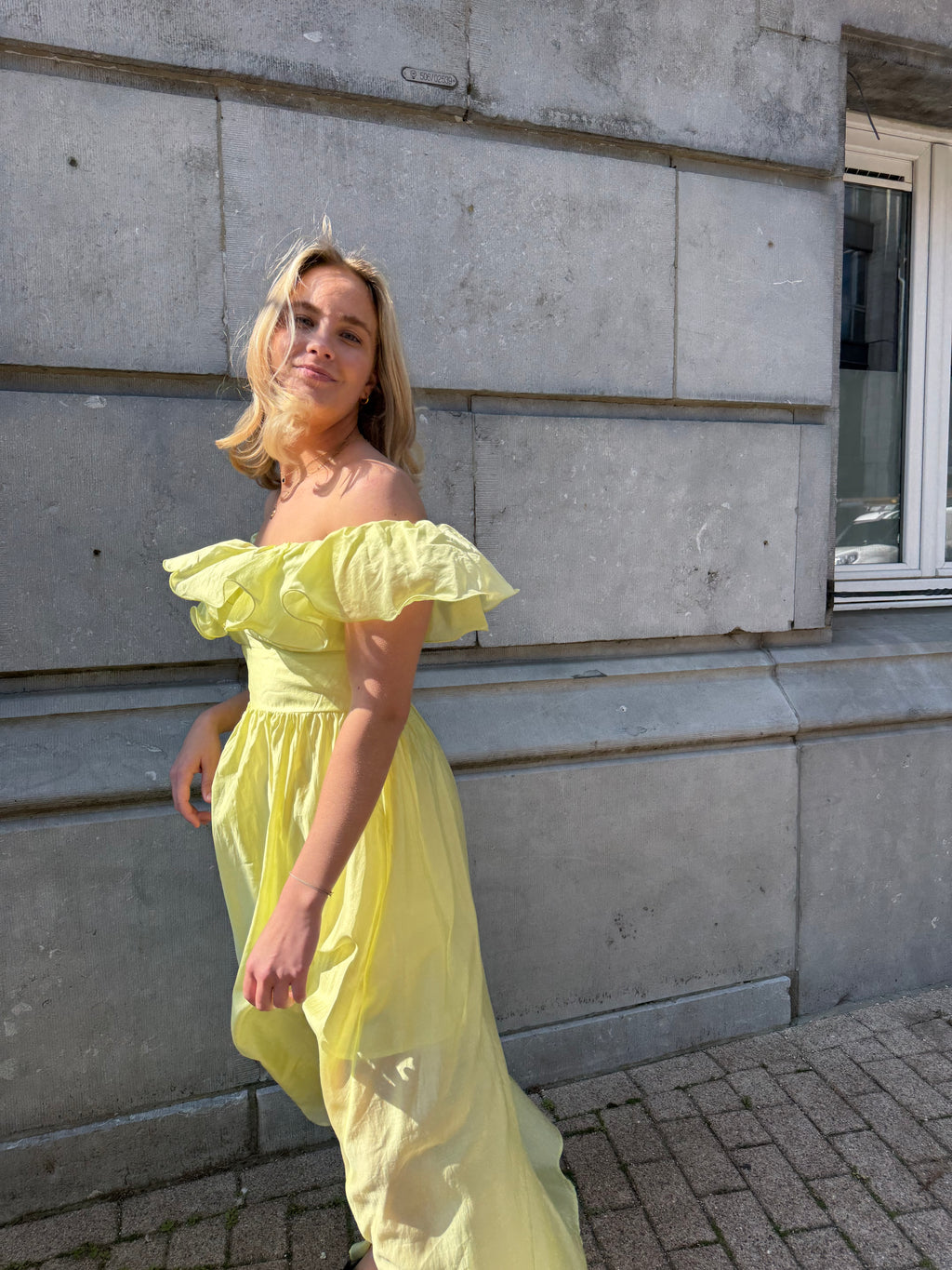 Robe Diva en jaune  - épaules dénudées