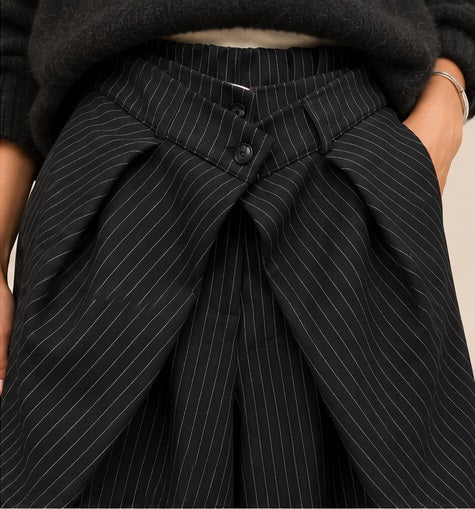 Pantalon Billie - large à rayures et drapé asymétrique