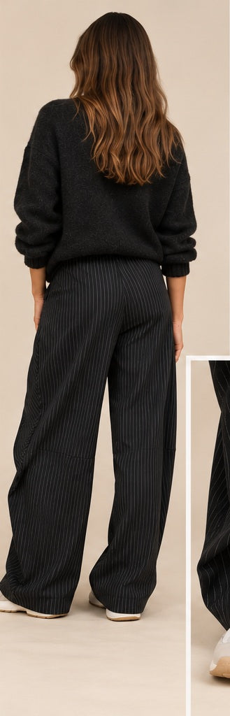 Pantalon Billie - large à rayures et drapé asymétrique