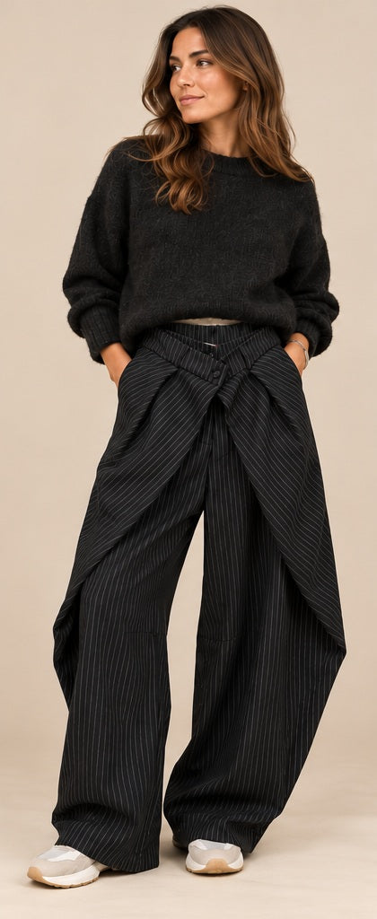 Pantalon Billie - large à rayures et drapé asymétrique