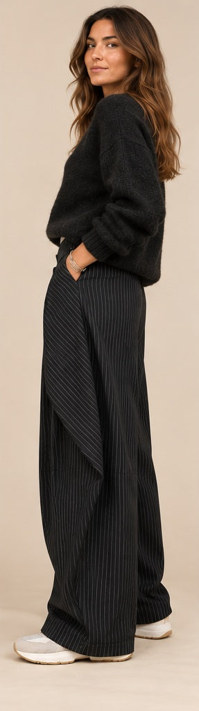 Pantalon Billie - large à rayures et drapé asymétrique