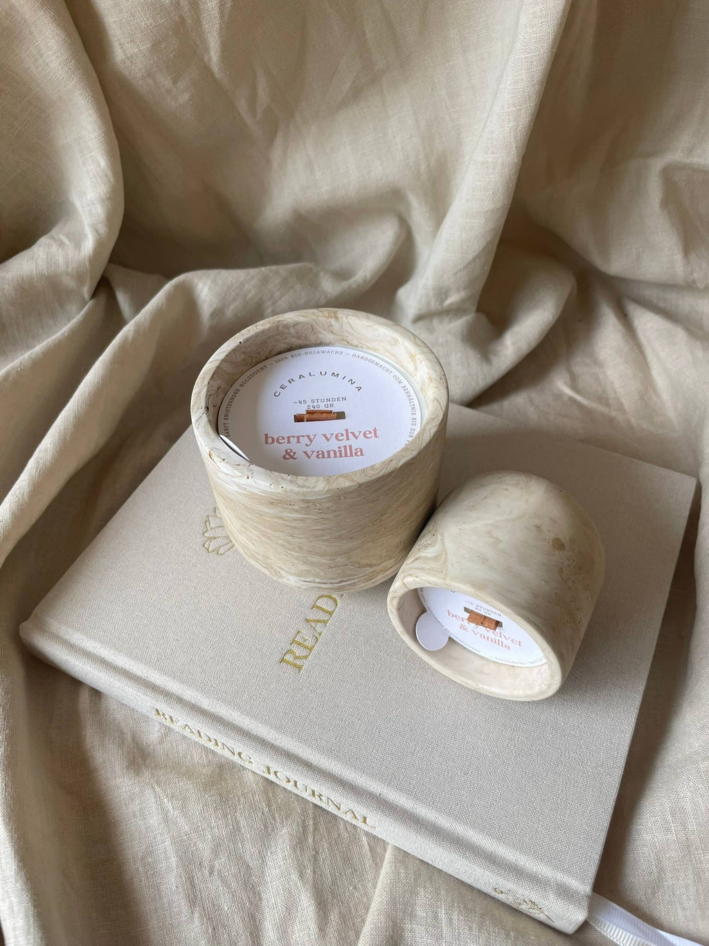 Bougie parfumée 'velours de baies & vanille' en cire de soja: Groß (240gr) - senteur parfumée Kefi Concept Store