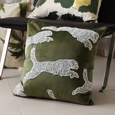 Coussin Jungle Chic Léopard - vert olive - déco maison Kefi Concept Store