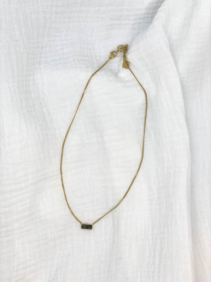 Collier fin pierre