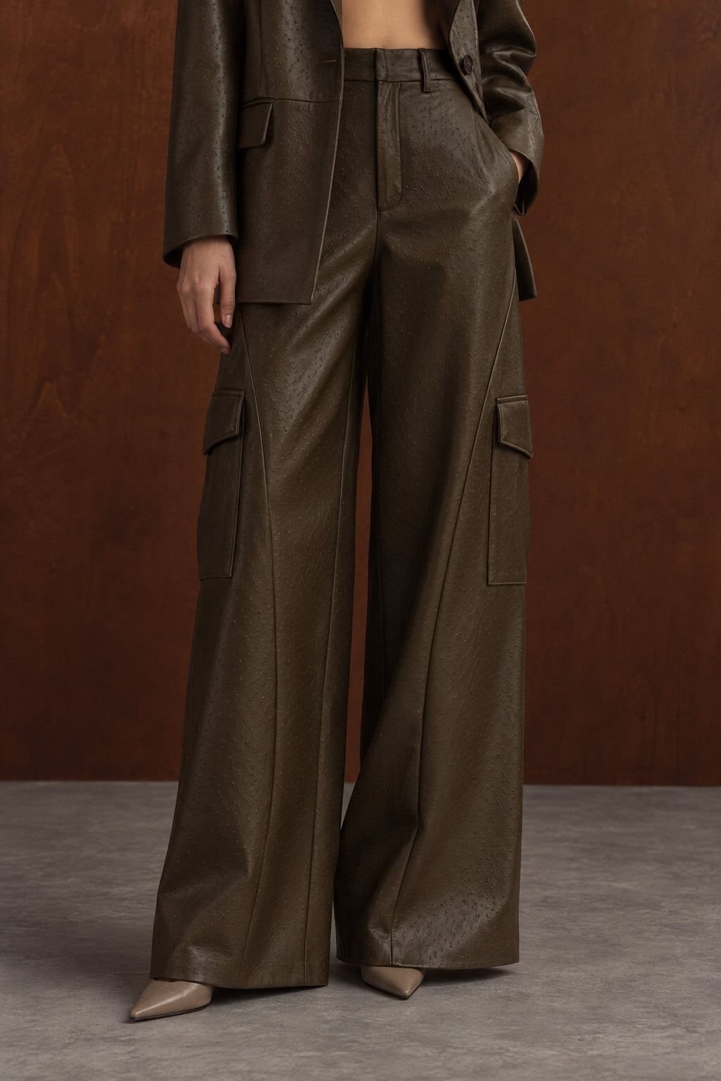 Pantalon cargo large effet cuir – Kaki